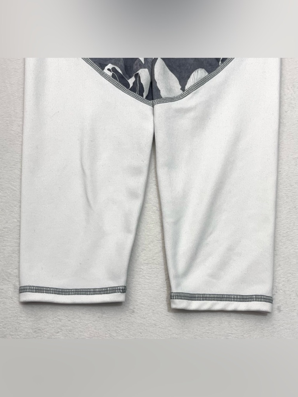Athleta Gray and White High Rise Tropical Flow Chaturanga Floral Accent Leggings - Picture 16 of 16